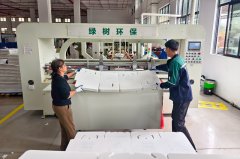 钙基母粒颠末挤塑一体成型工